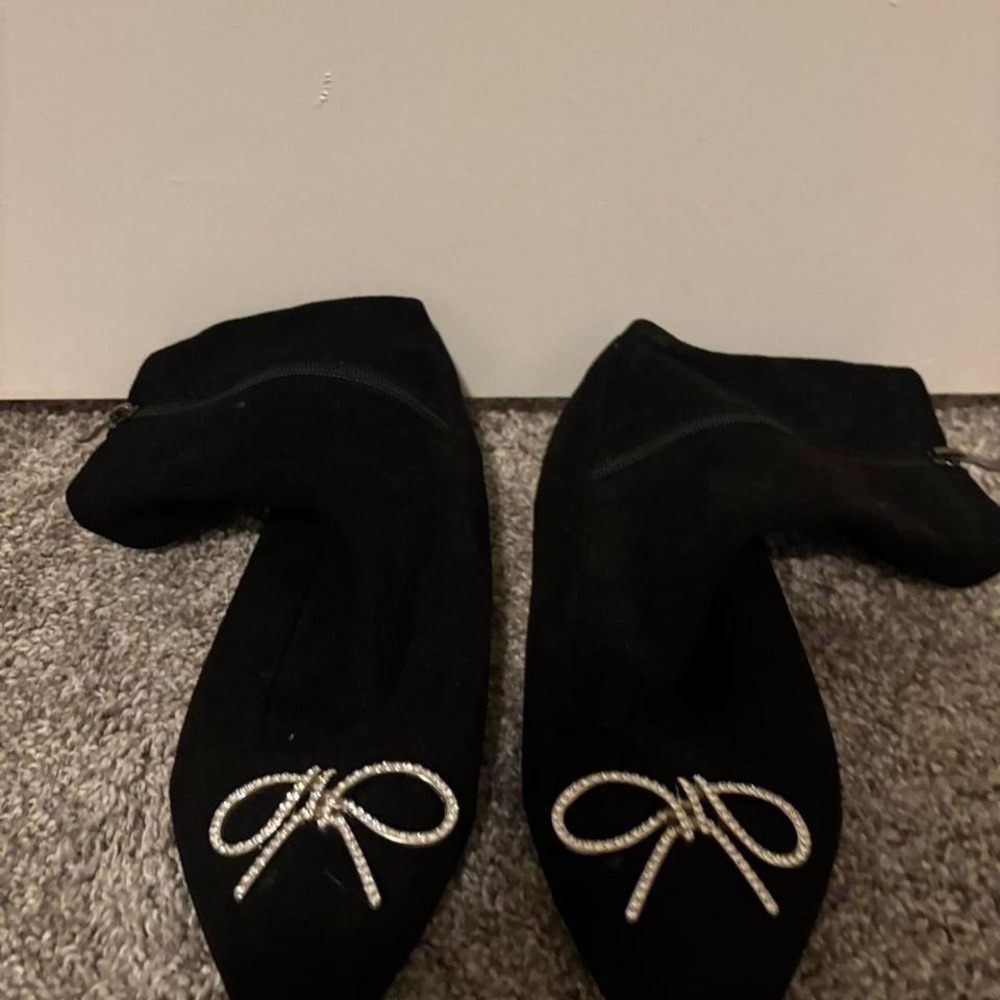 Black suede bow detail boots